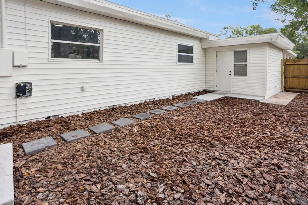 4050 Iris Street N, Saint Petersburg, FL 33703 Photo