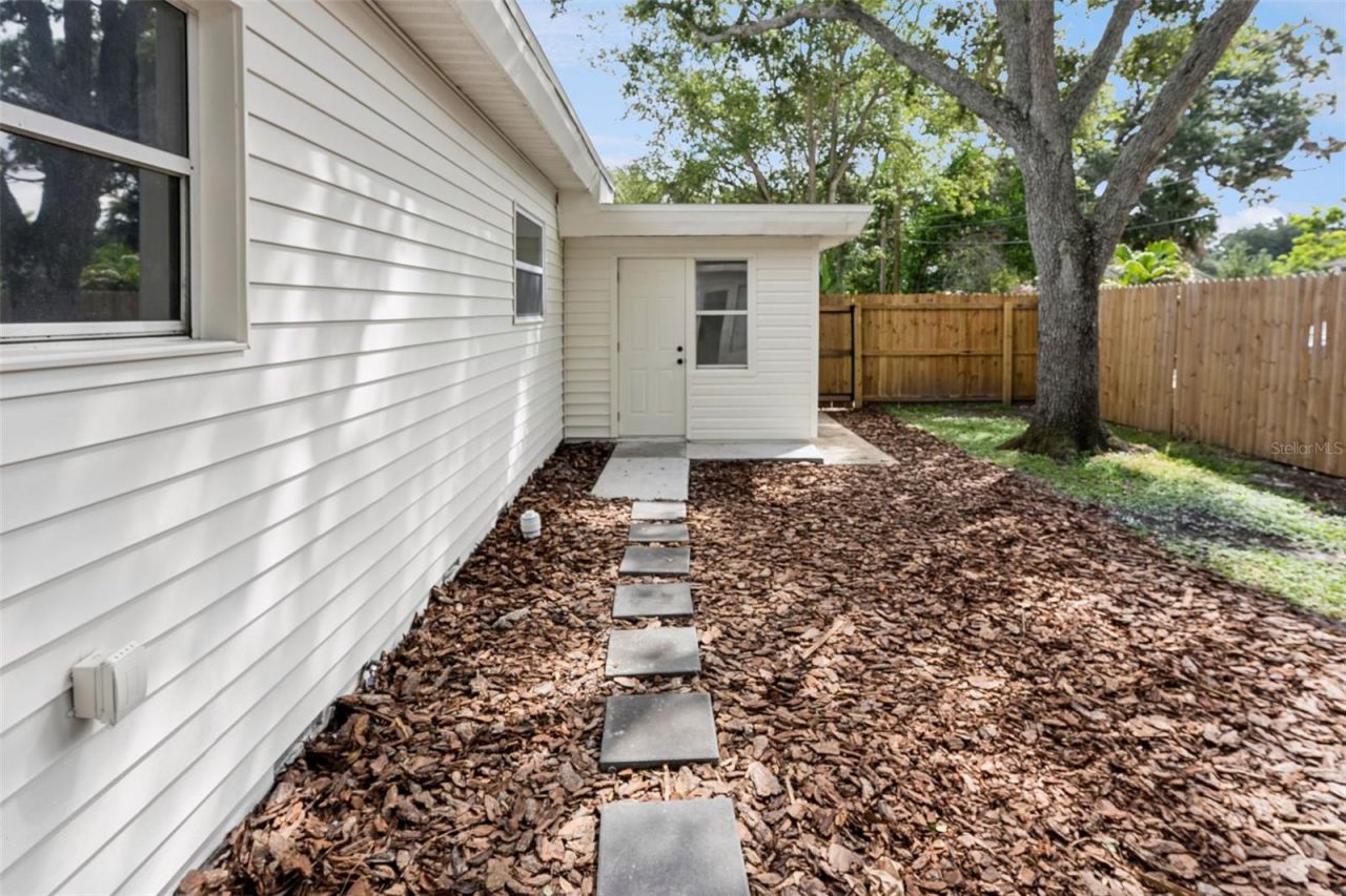 4050 Iris Street N, Saint Petersburg, FL 33703 Photo