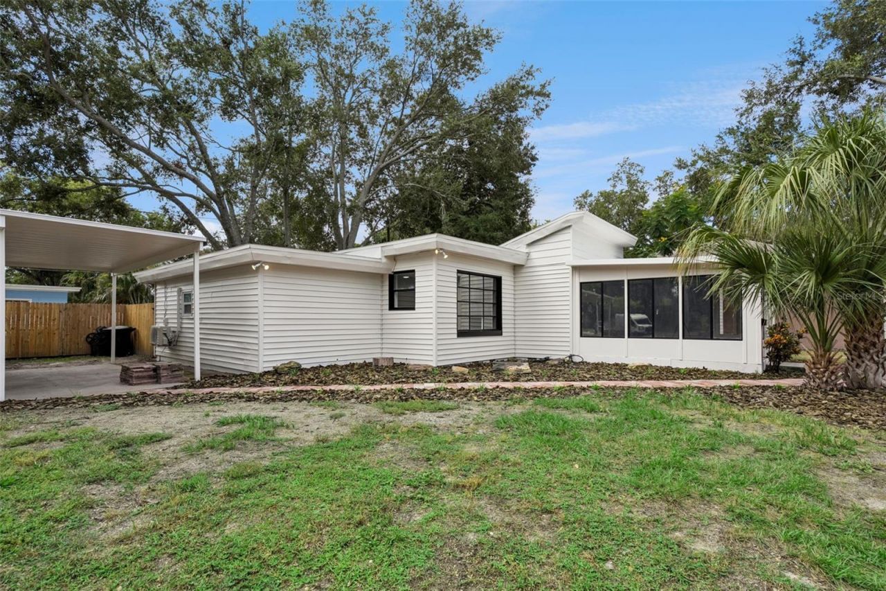 4050 Iris Street N, Saint Petersburg, FL 33703 Photo