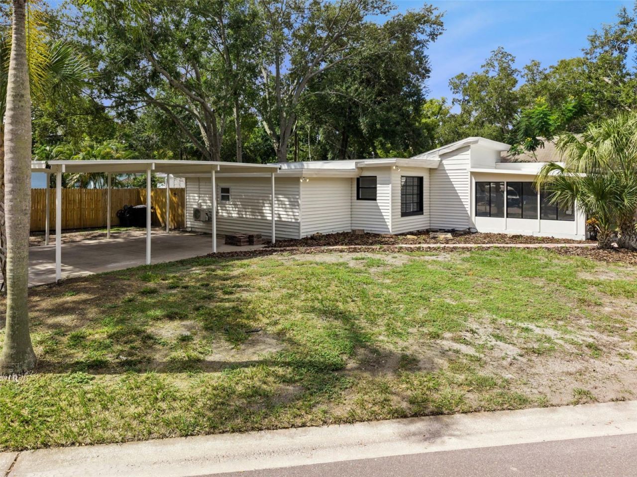 4050 Iris Street N, Saint Petersburg, FL 33703 Photo