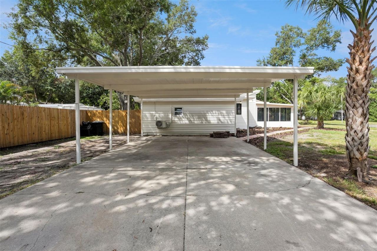 4050 Iris Street N, Saint Petersburg, FL 33703 Photo