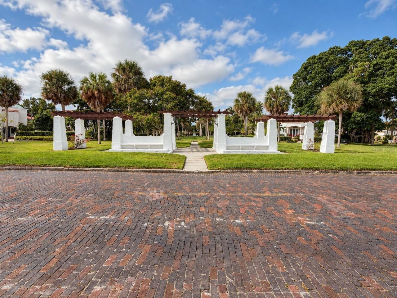 4050 Iris Street N, Saint Petersburg, FL 33703 Photo