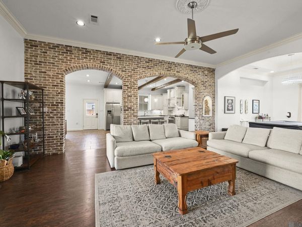 6447 Coushatta Dr, Gonzales, LA 70737