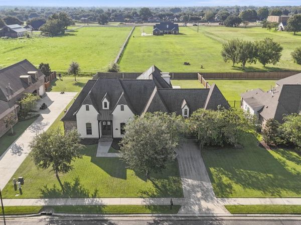 6447 Coushatta Dr, Gonzales, LA 70737