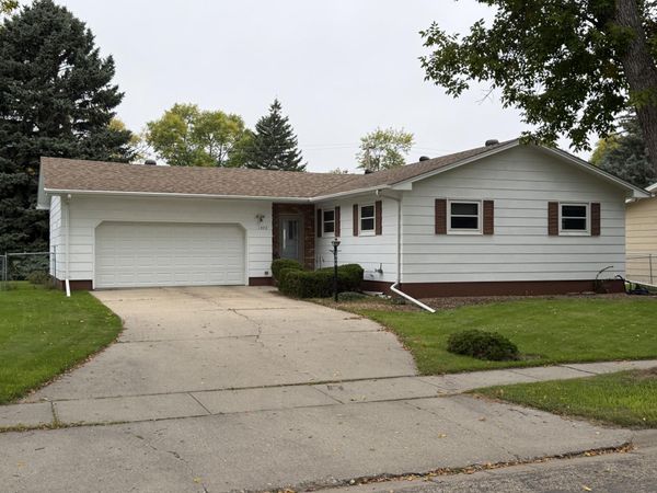 1322 S 7th Street, Aberdeen, SD 57401