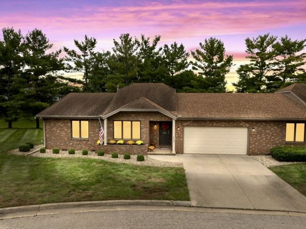 113 Manor Circle, Bloomington, IL 61704