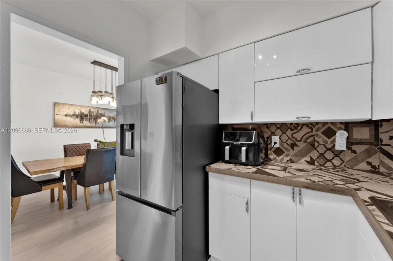 7441 Wayne Ave , Unit 14B, Miami Beach, FL 33141 Photo