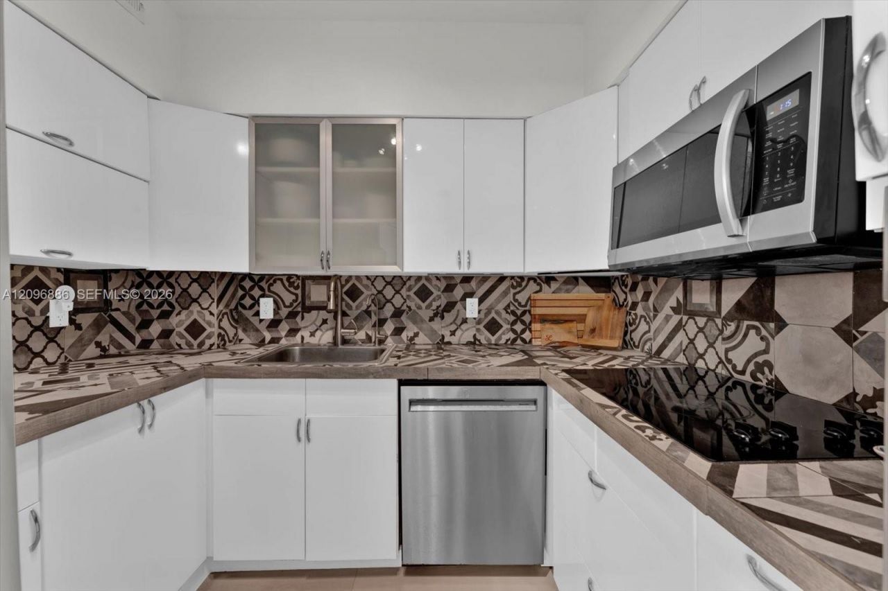 7441 Wayne Ave , Unit 14B, Miami Beach, FL 33141 Photo
