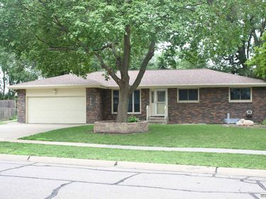 717 Smoky Hill Road, Lincoln, NE 68520