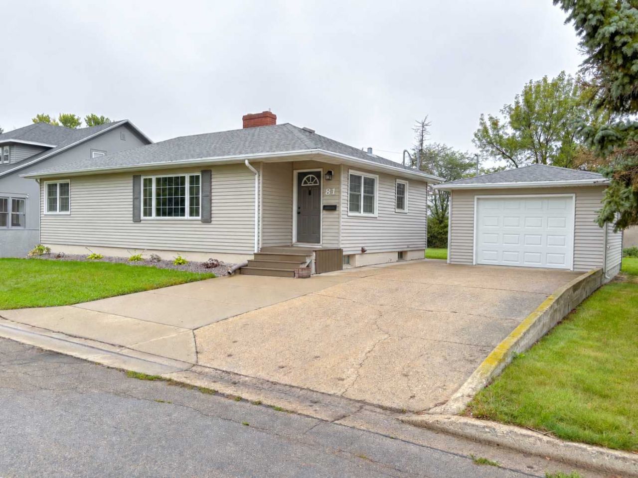 81 4th Avenue N primary photo