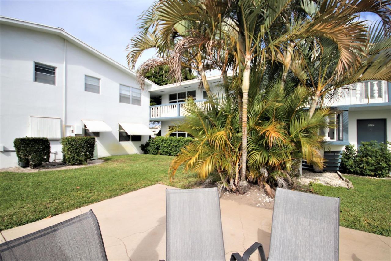 237 Sheffield J, West Palm Beach, FL 33417 Photo