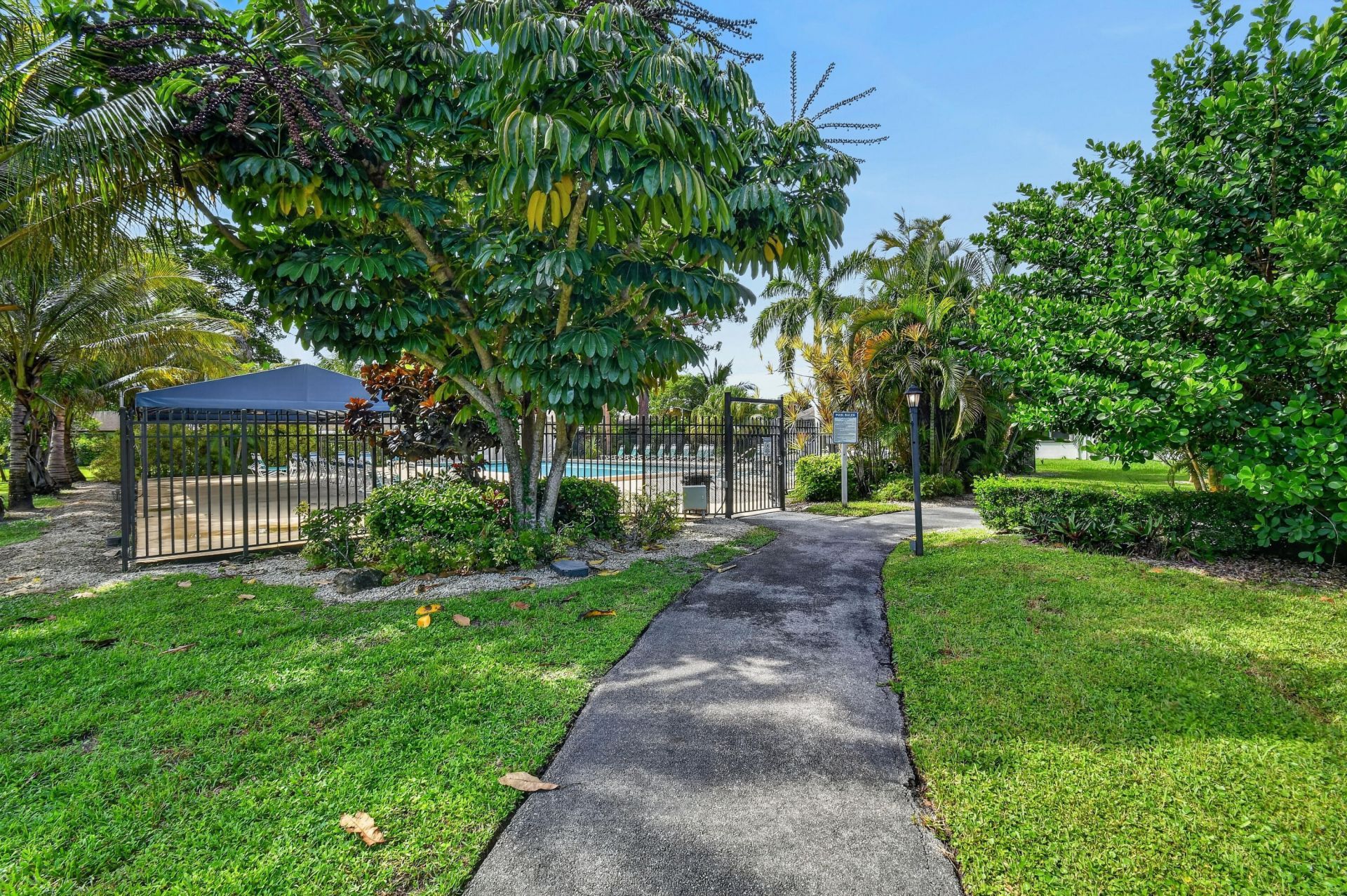 72 Conaskonk Circle, Royal Palm Beach, FL 33411 Photo