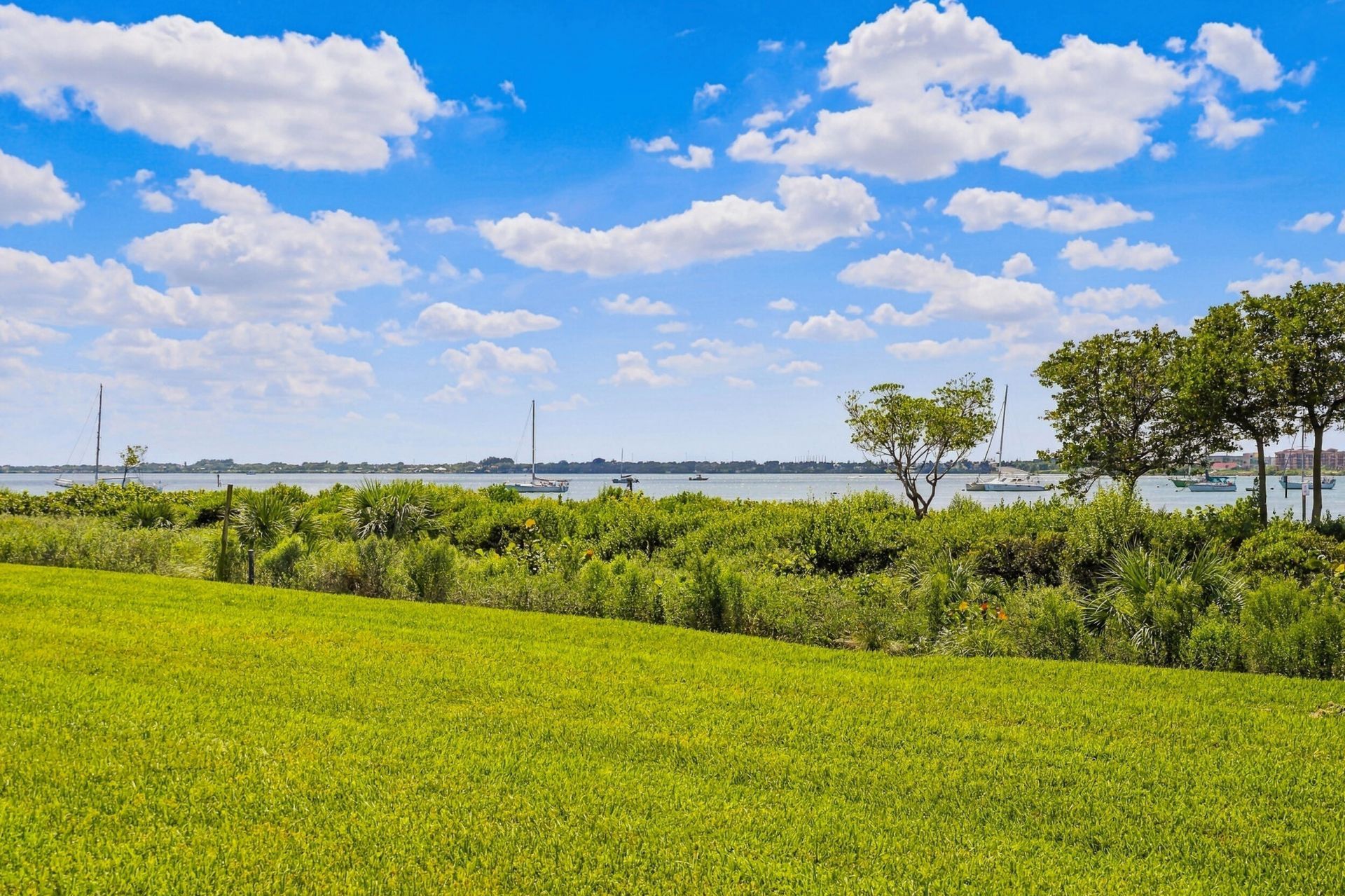 32 Harbour Isle Drive W, Unit 103, Fort Pierce, FL 34949 Photo