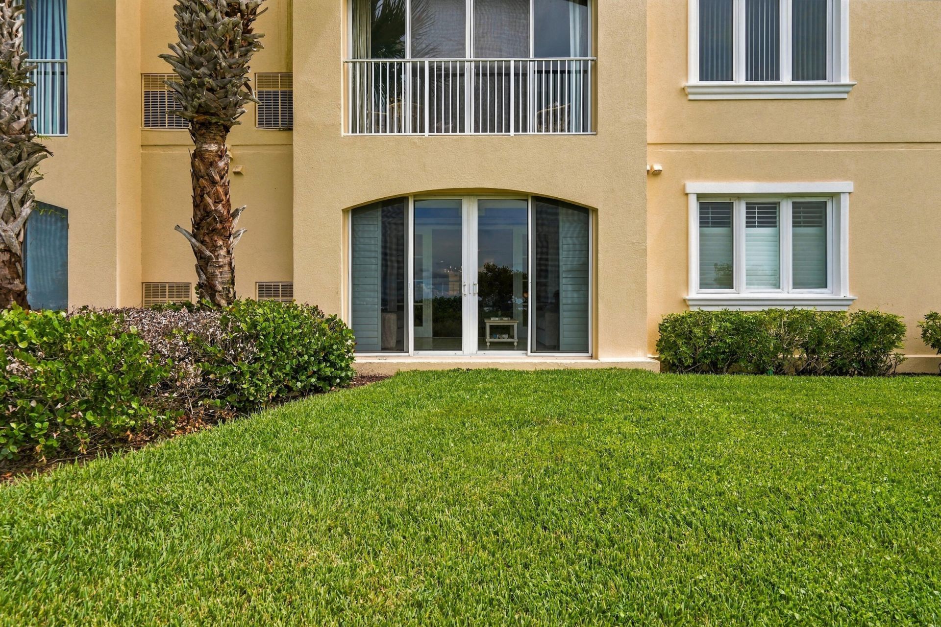 32 Harbour Isle Drive W, Unit 103, Fort Pierce, FL 34949 Photo