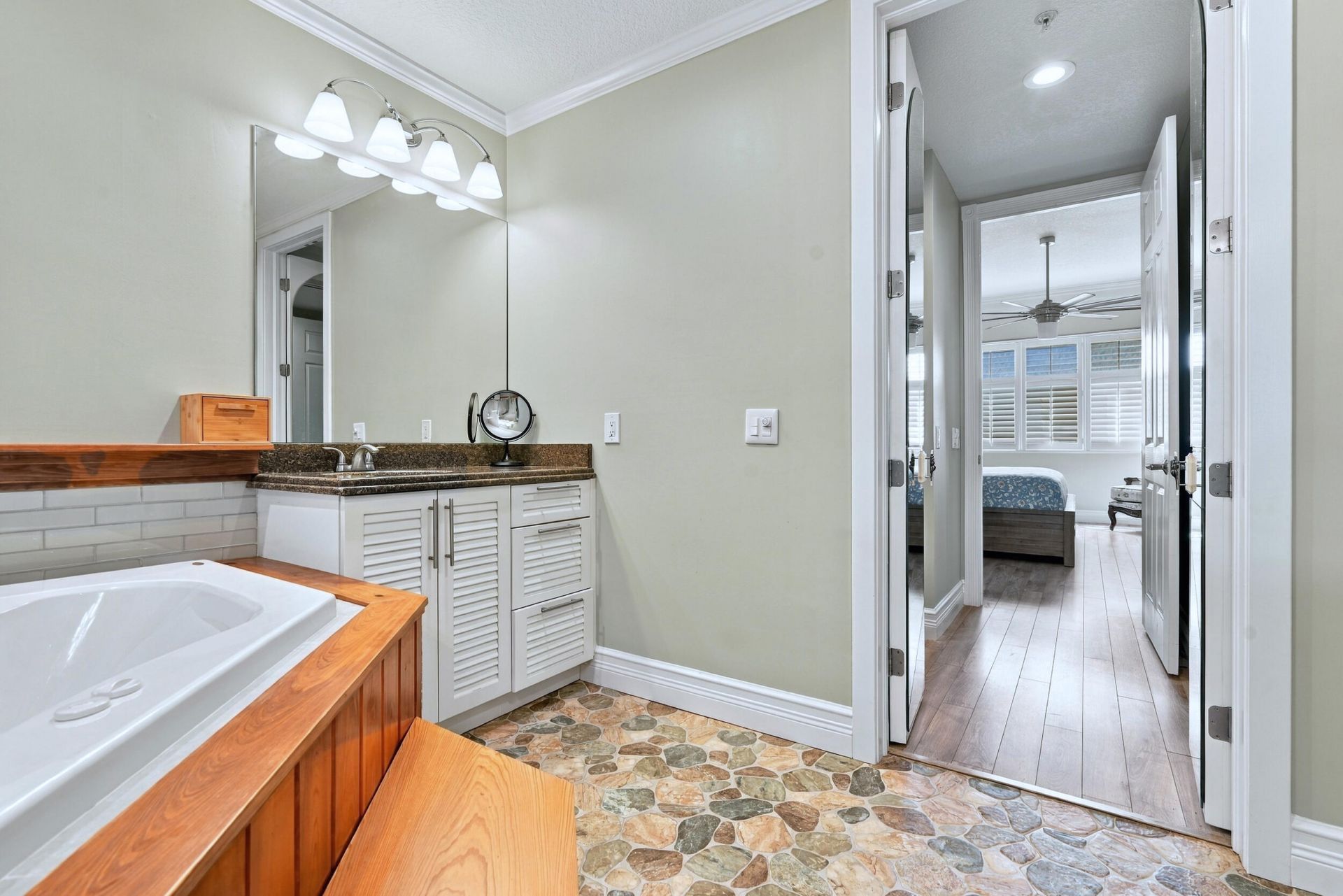 32 Harbour Isle Drive W, Unit 103, Fort Pierce, FL 34949 Photo