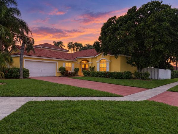 6801 Las Colinas Lane, Lake Worth, FL 33463
