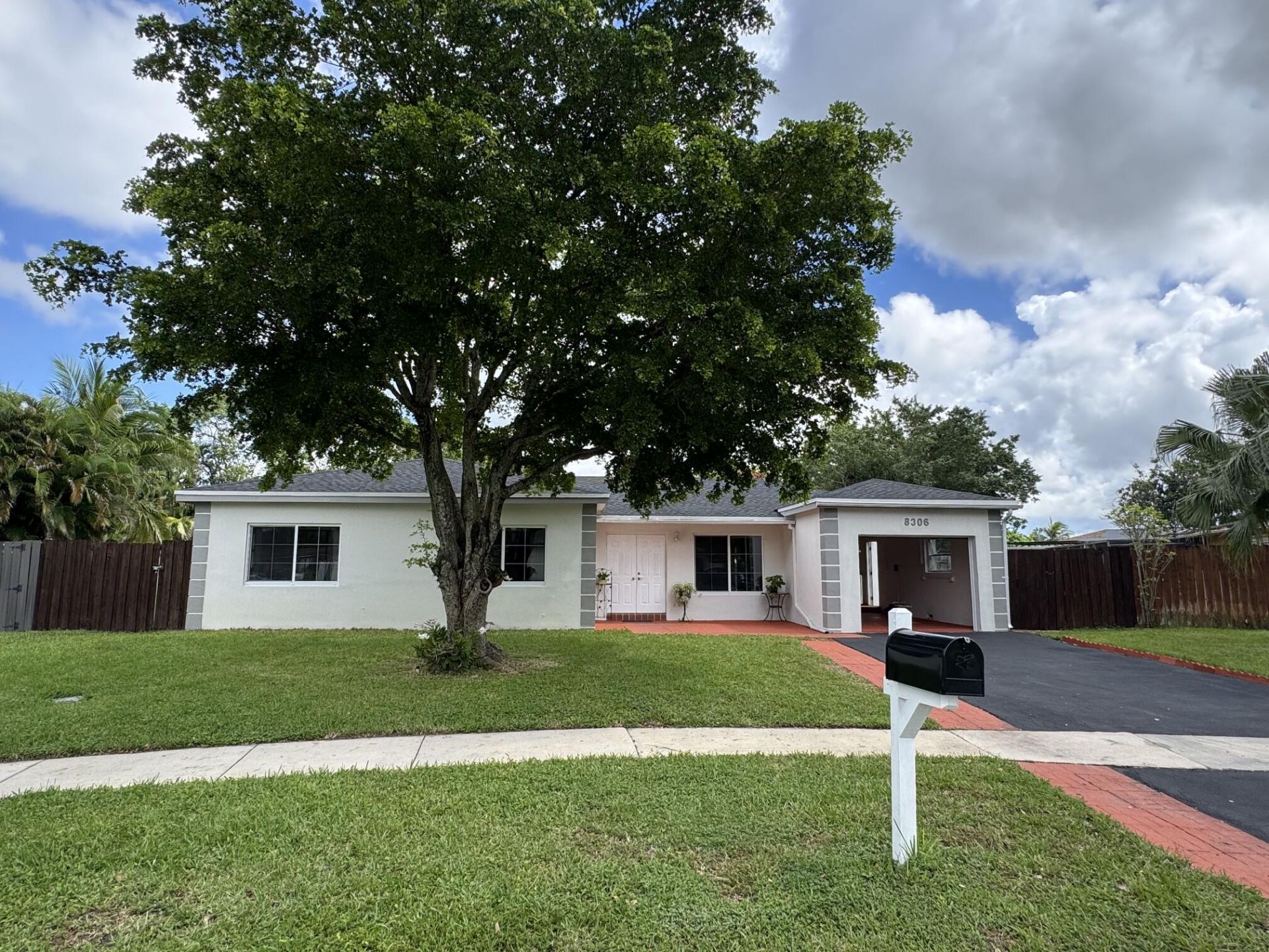 8306 NW 74th Terrace, Tamarac, FL 33321 Photo