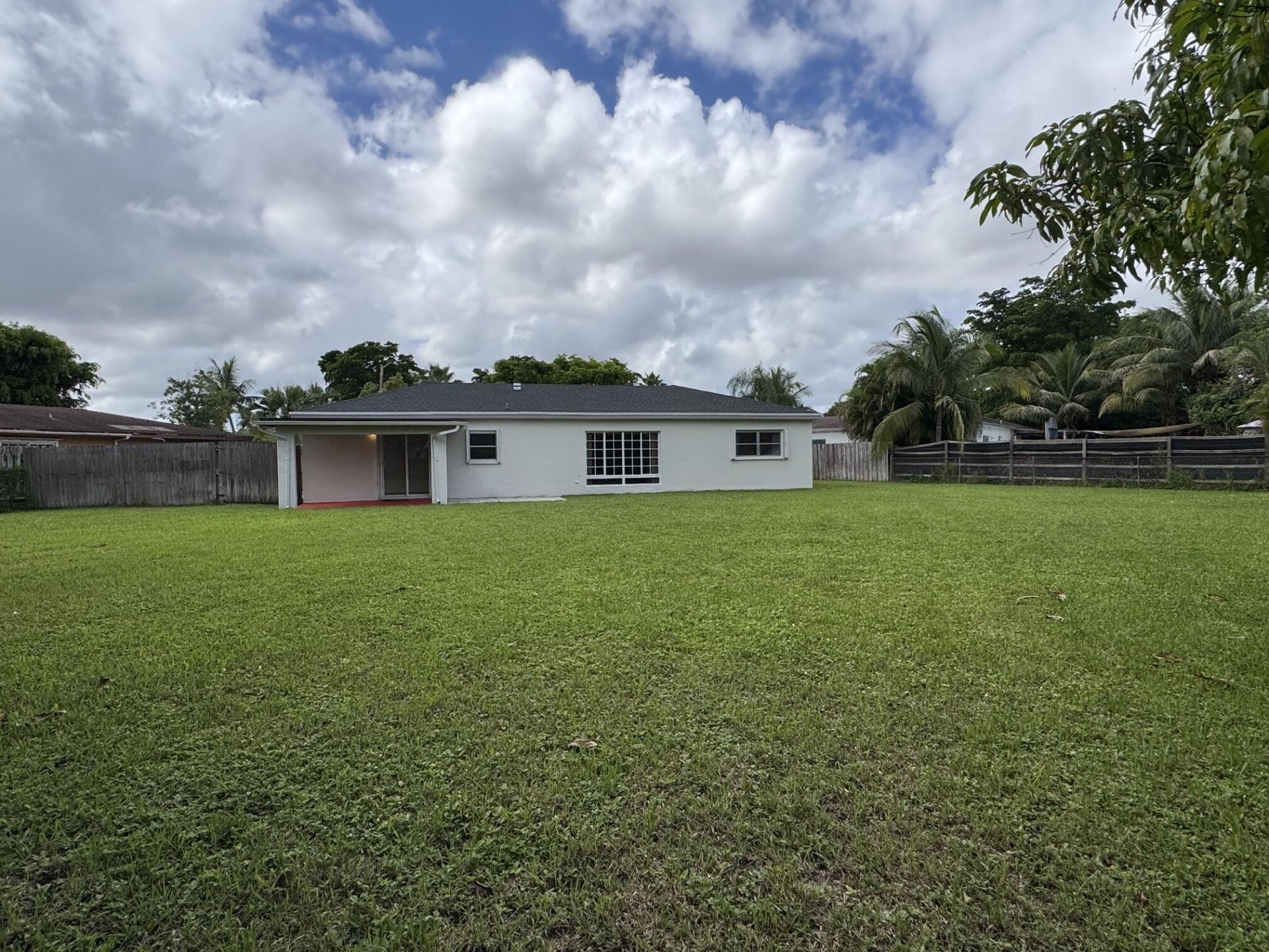8306 NW 74th Terrace, Tamarac, FL 33321 Photo