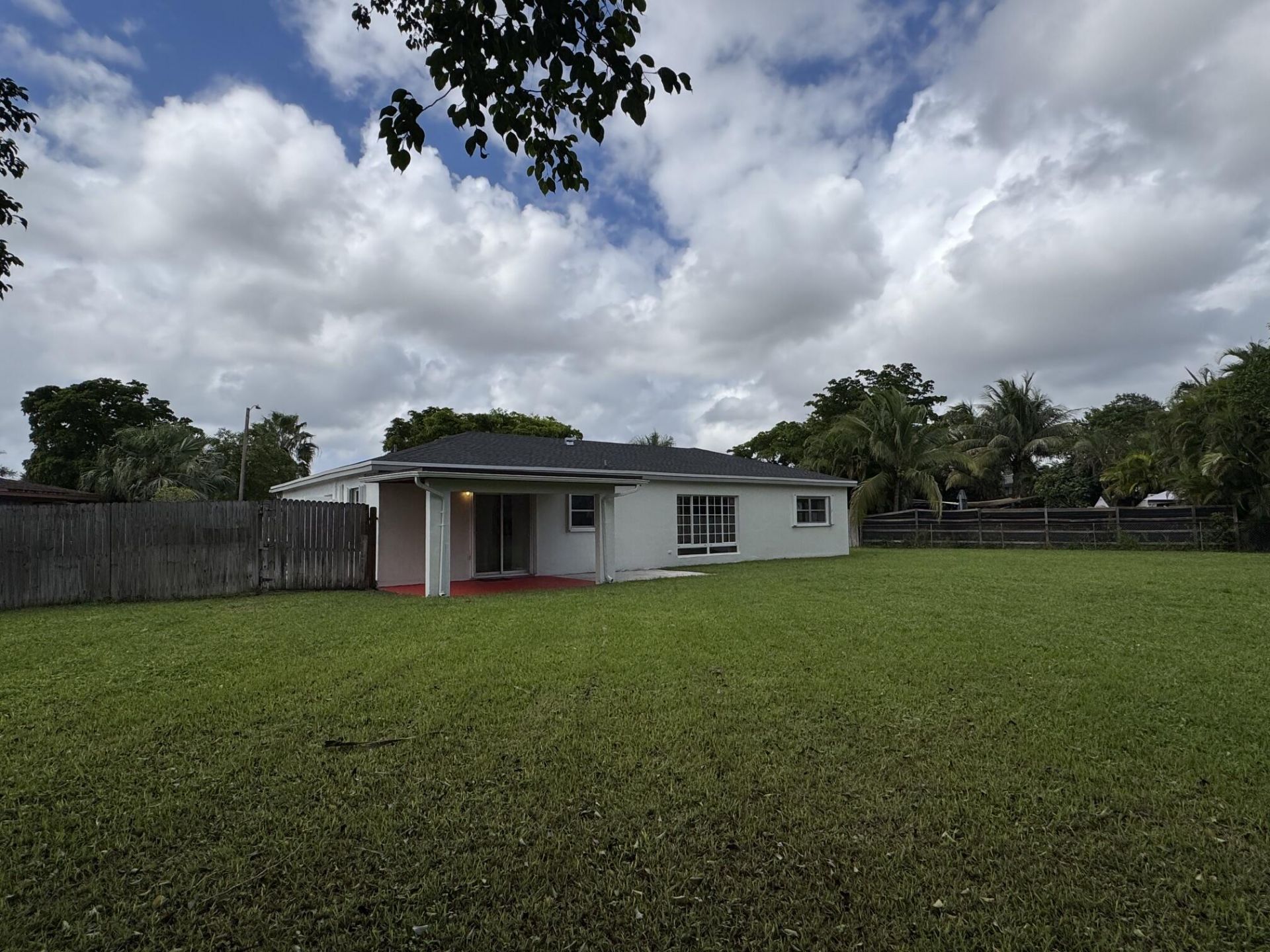 8306 NW 74th Terrace, Tamarac, FL 33321 Photo