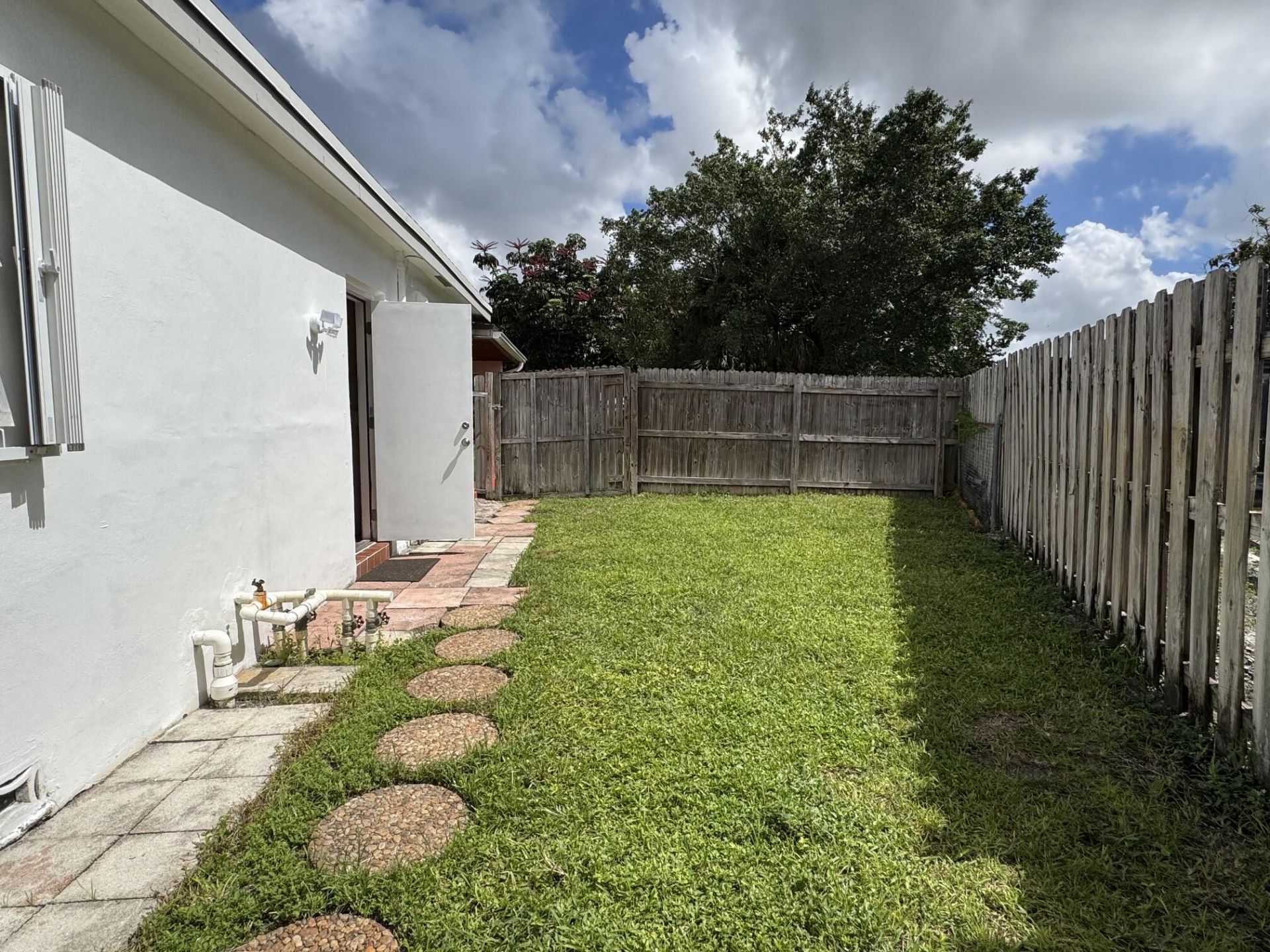 8306 NW 74th Terrace, Tamarac, FL 33321 Photo