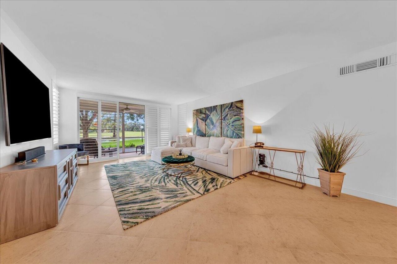 3505 Oaks Way, Unit 109, Pompano Beach, FL 33069 Photo