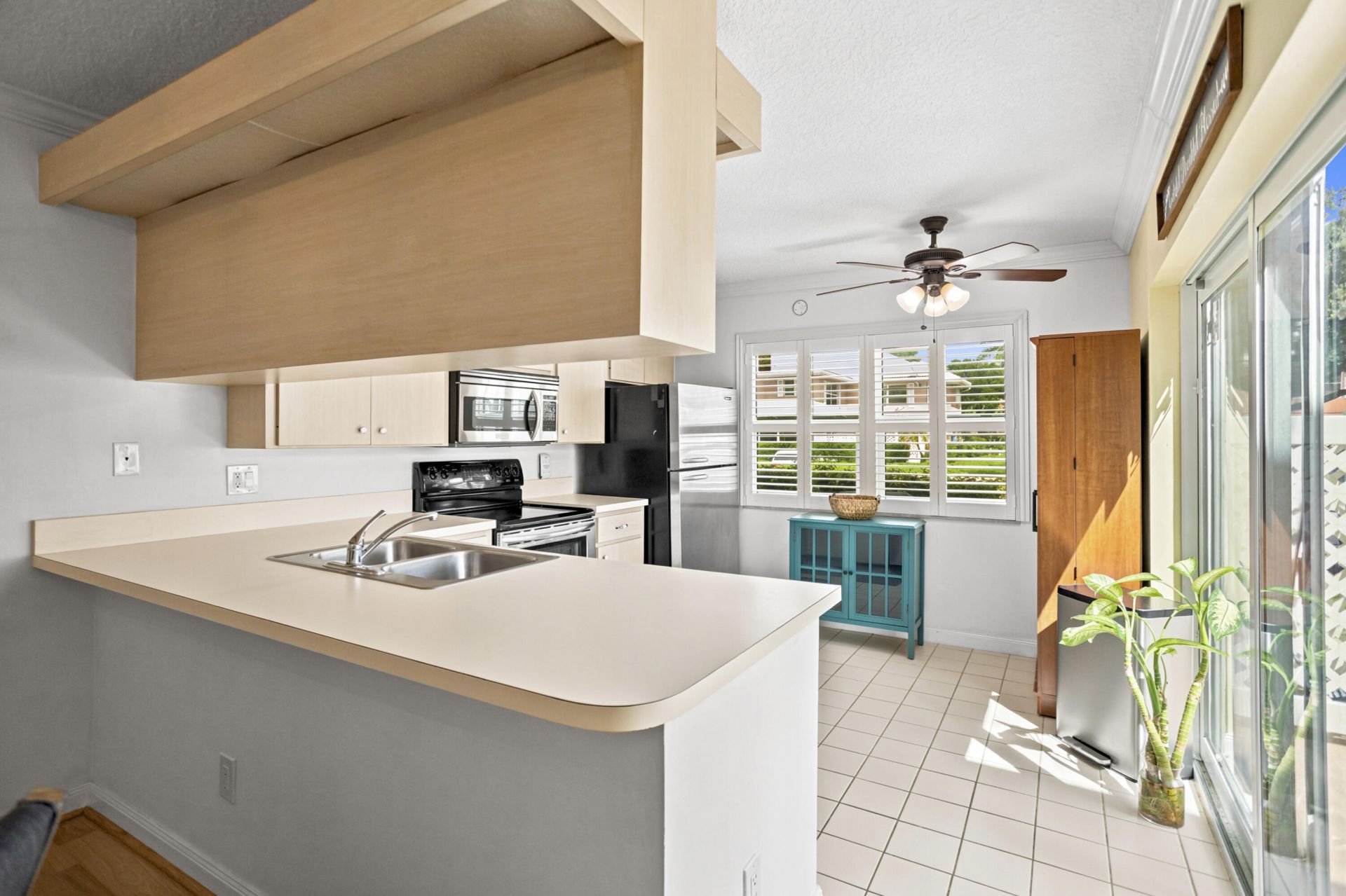 1918 Stratford Way, Unit 32B, West Palm Beach, FL 33409 Photo