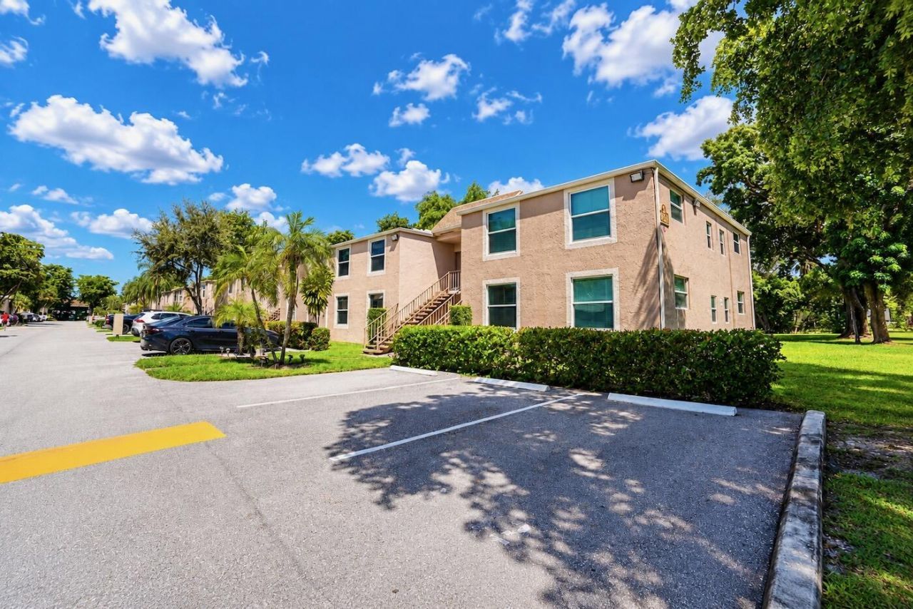 950 NW 80th Avenue, Unit 104, Margate, FL 33063 Photo