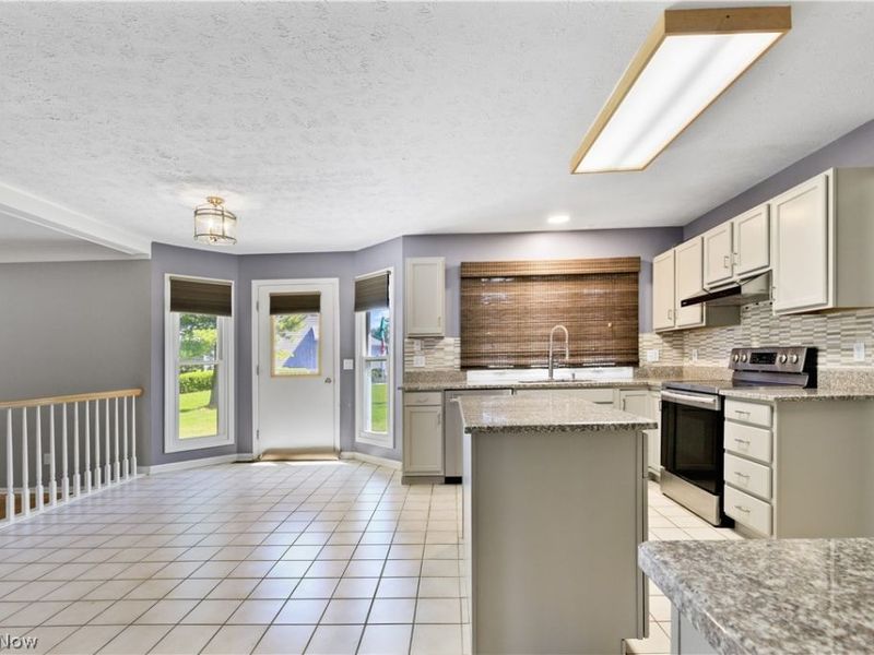 16993 Walnut Creek Drive, Strongsville, OH 44149 Photo 10