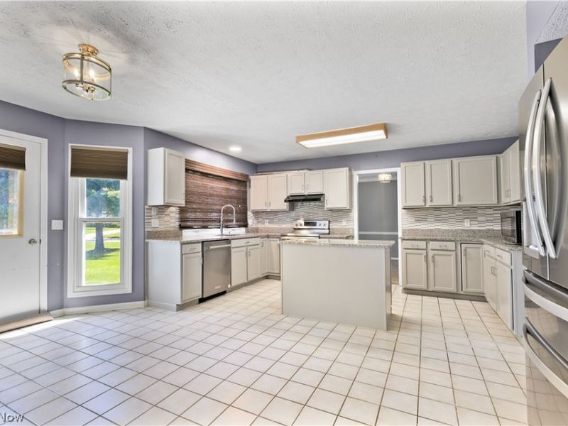 16993 Walnut Creek Drive, Strongsville, OH 44149 Photo 13