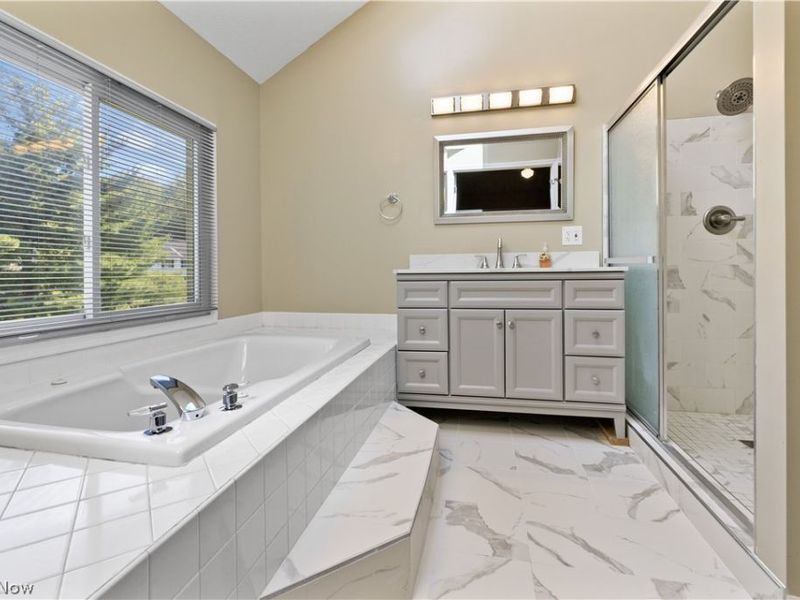 16993 Walnut Creek Drive, Strongsville, OH 44149 Photo 24