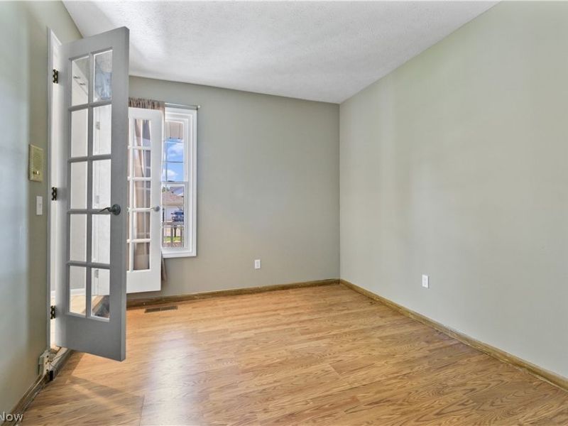16993 Walnut Creek Drive, Strongsville, OH 44149 Photo 5