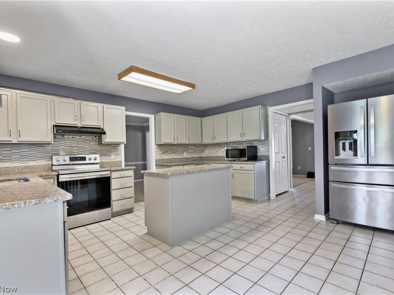16993 Walnut Creek Drive, Strongsville, OH 44149 Photo 9