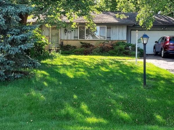 415 Catskill ROAD, Waukesha, WI 53186