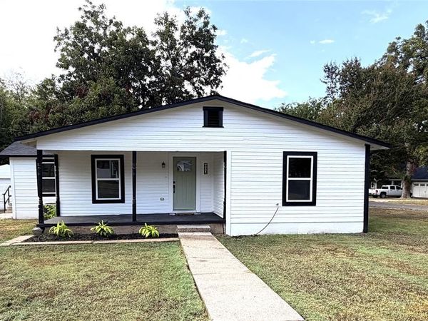 600 Scurlock Street , Grandview, TX 76050