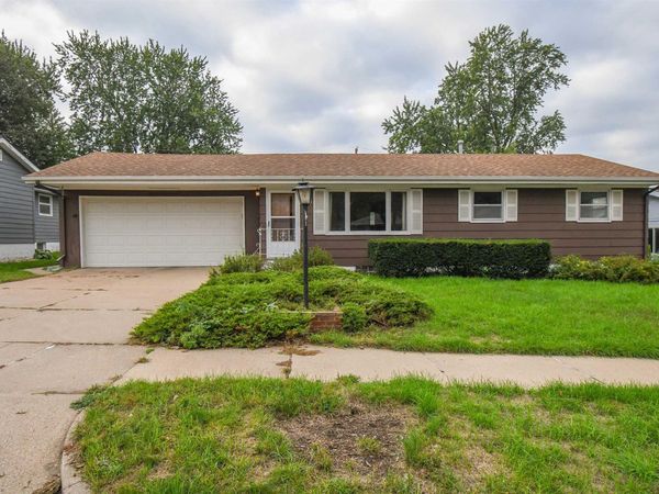 2409 E 17th St, Sioux Falls, SD 57103