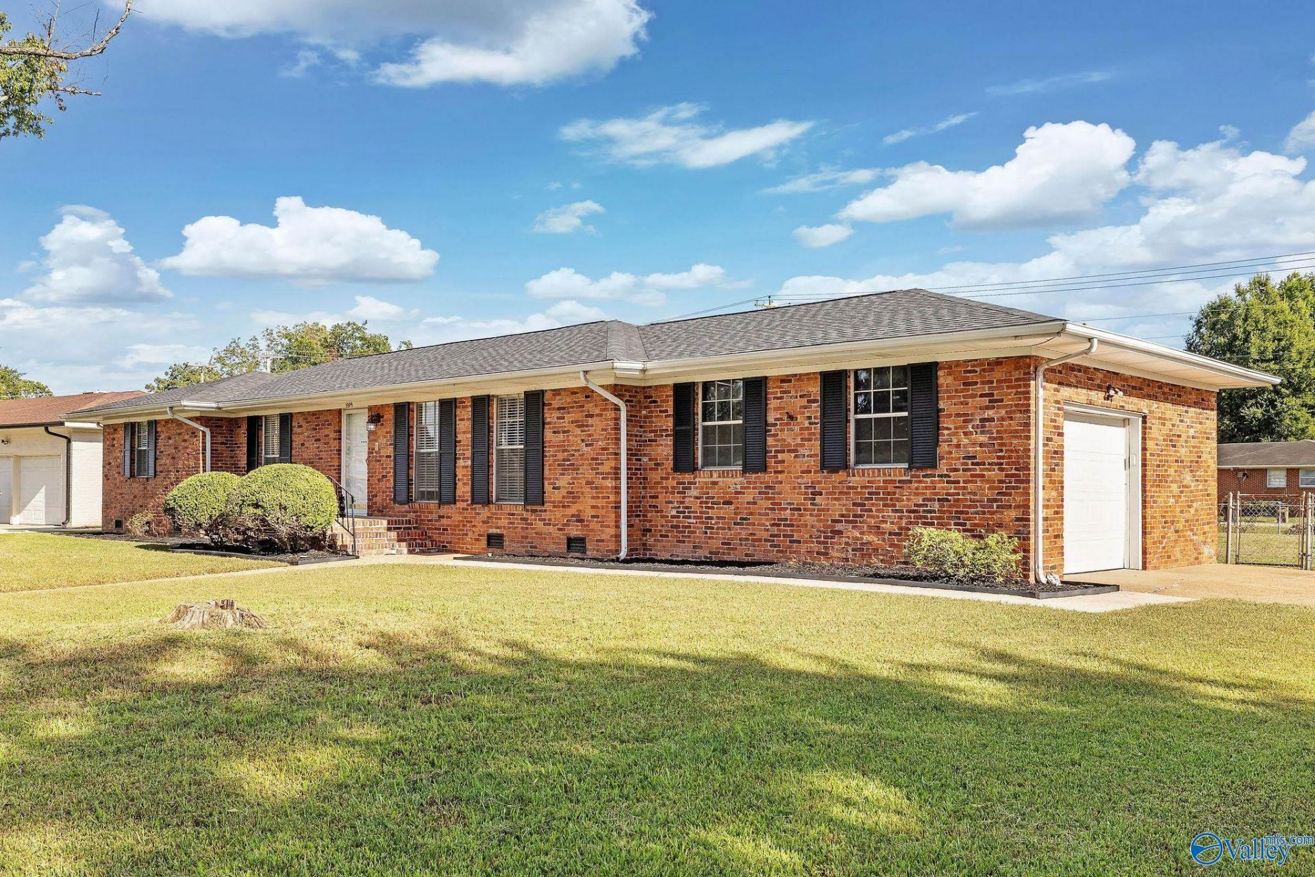 1909 Azalea Circle Sw, Decatur, AL 35601 Main Photo
