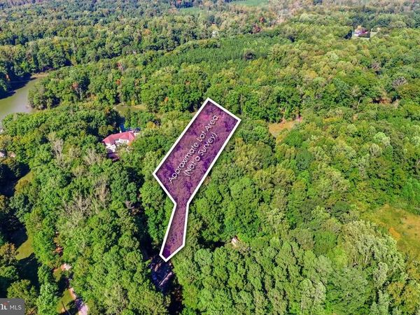 27 102B BEECHWOOD DRIVE, WEEMS, VA 22576