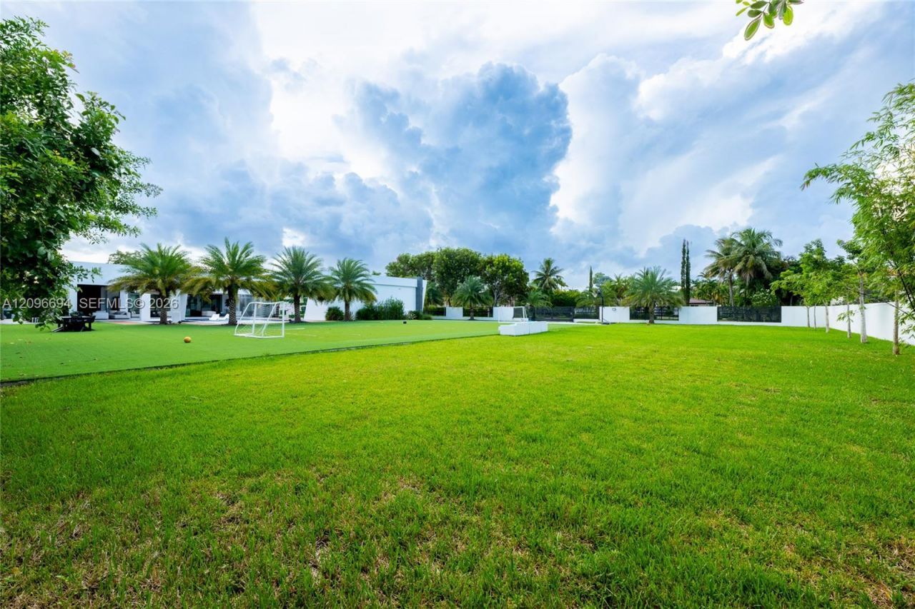 9890 SW 64th St , Miami, FL 33173 Photo