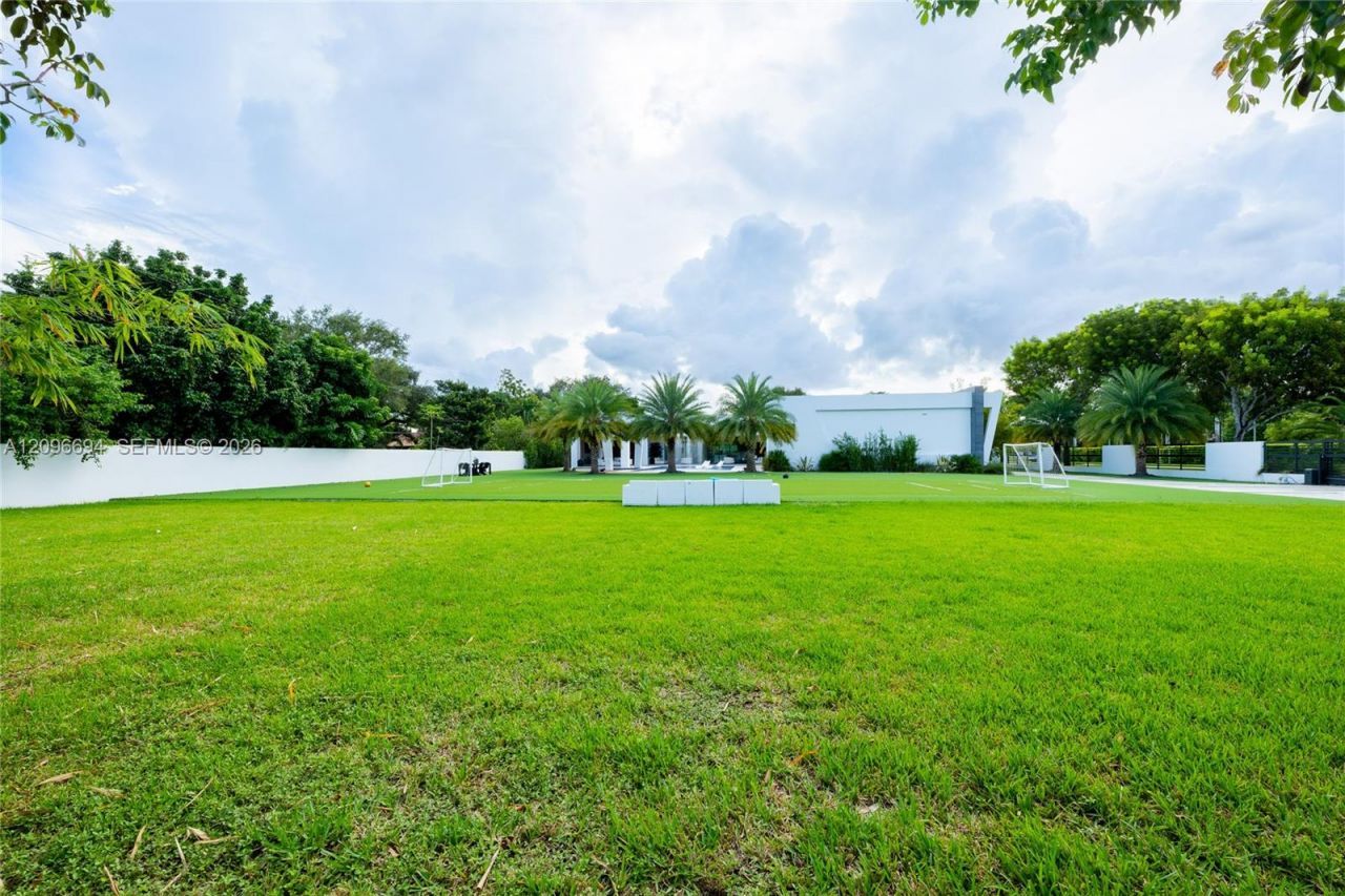 9890 SW 64th St , Miami, FL 33173 Photo