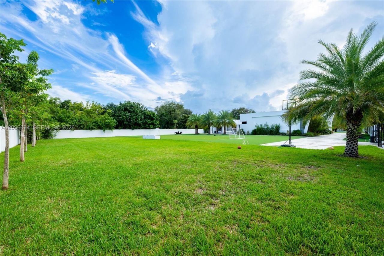 9890 SW 64th St , Miami, FL 33173 Photo