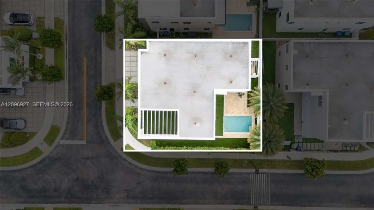 7482 NW 99th Ct, Doral, FL 33178 Photo