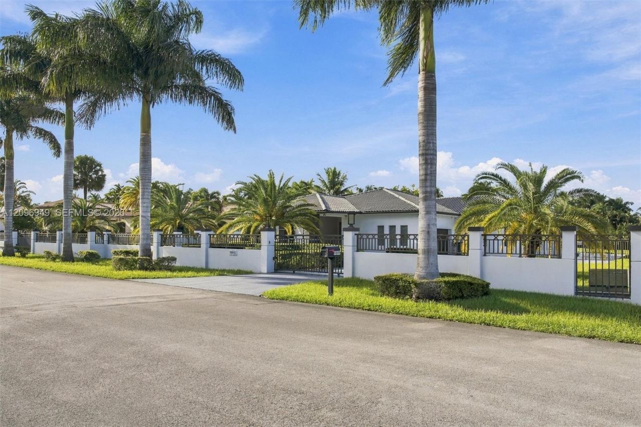 9995 NW 131st St , Hialeah Gardens, FL 33018 Photo