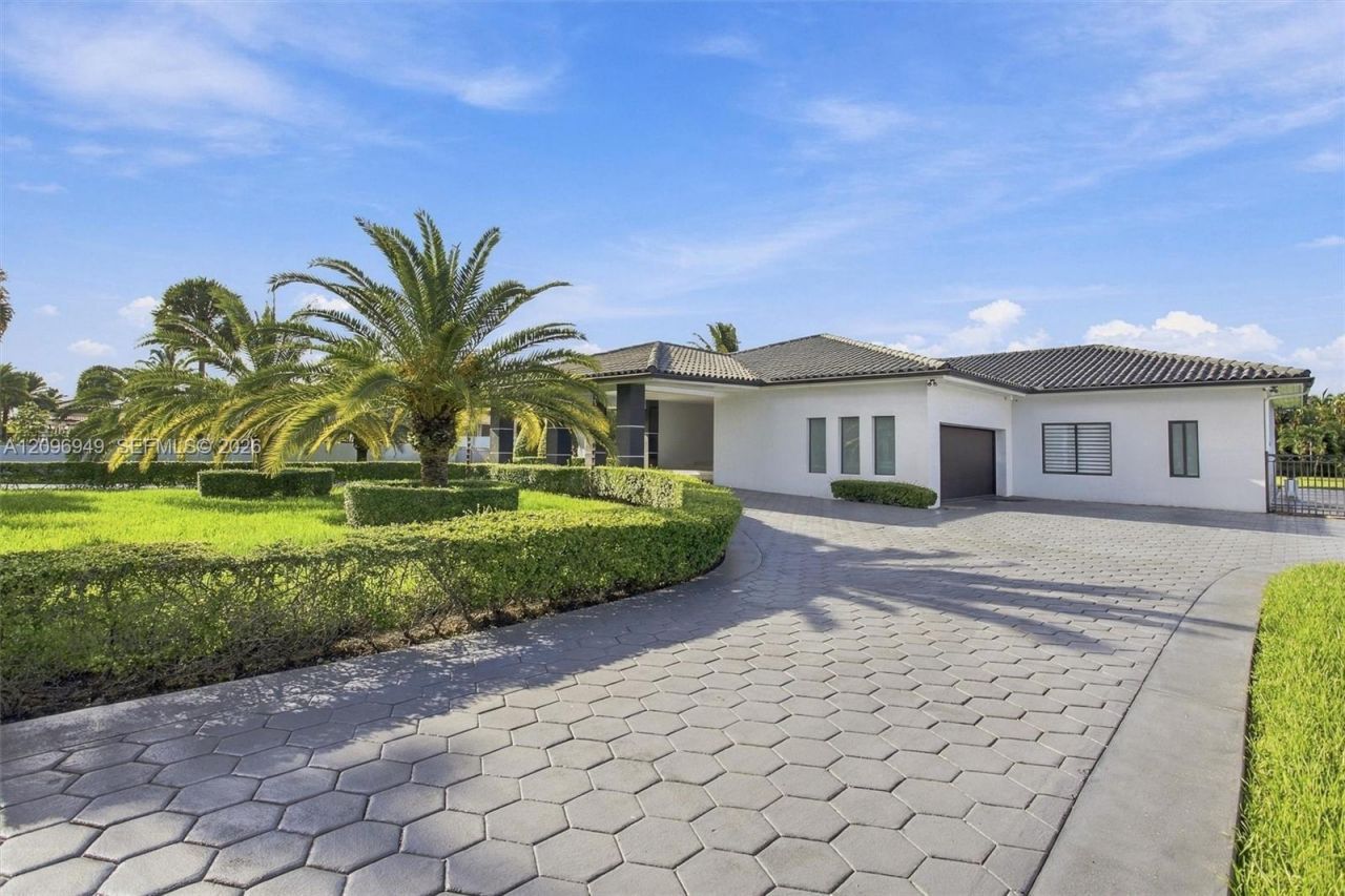 9995 NW 131st St , Hialeah Gardens, FL 33018 Photo