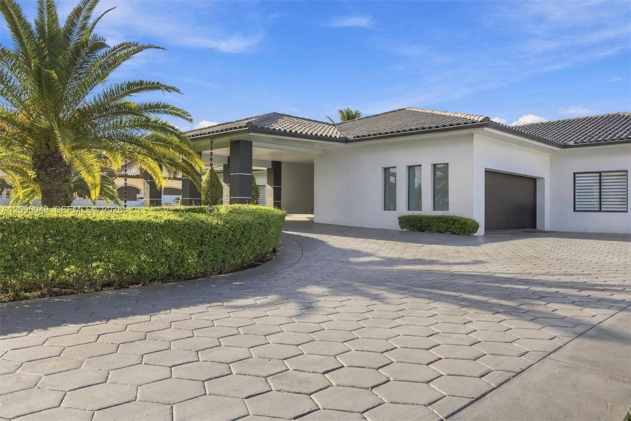 9995 NW 131st St , Hialeah Gardens, FL 33018 Photo