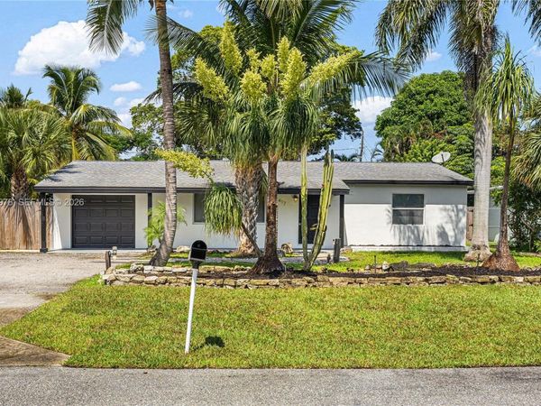 417 SW 1st Ave , Boynton Beach, FL 33435