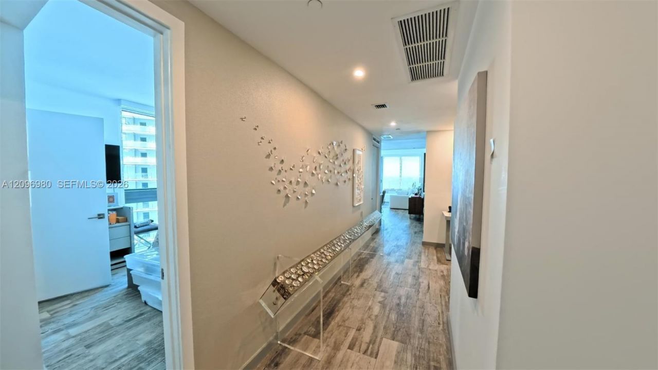 650 NE 32nd St, Unit 3707, Miami, FL 33137 Photo