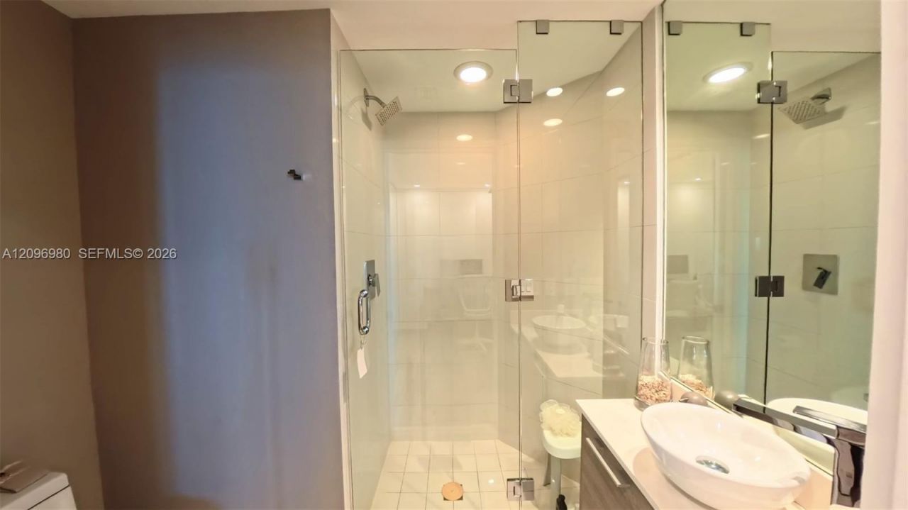 650 NE 32nd St, Unit 3707, Miami, FL 33137 Photo