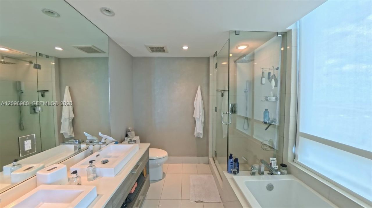 650 NE 32nd St, Unit 3707, Miami, FL 33137 Photo