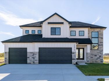 21910 Hampton Drive, Gretna, NE 68028