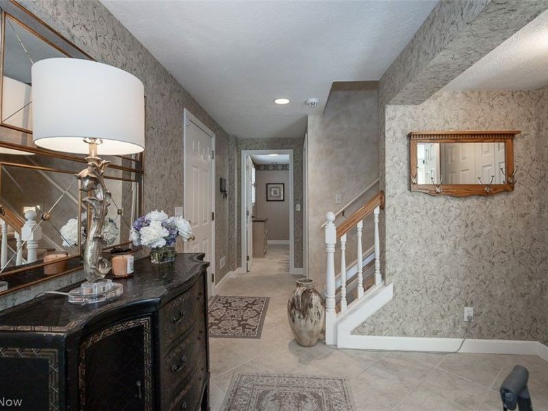 878 Hampton Court, Sagamore Hills, OH 44067 Photo 4